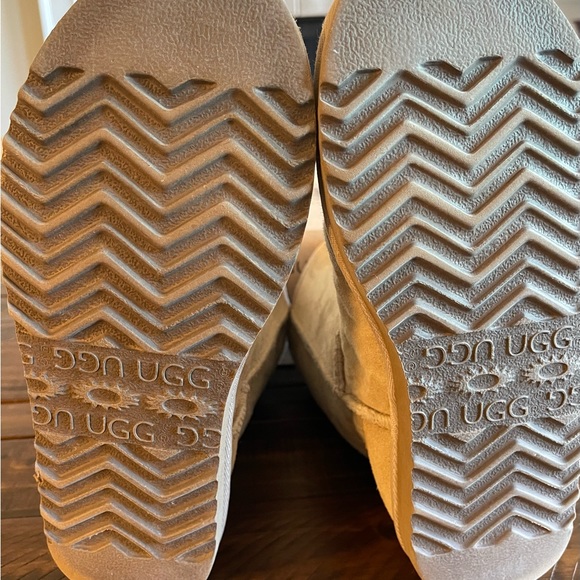 UGG Classic Short Women’s Boot - Picture 4 of 6